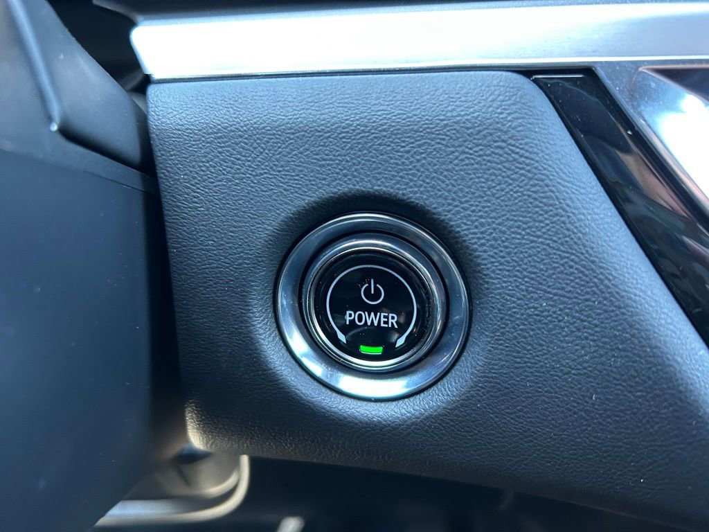 Used 2023 Cadillac Lyriq 2WD image 27