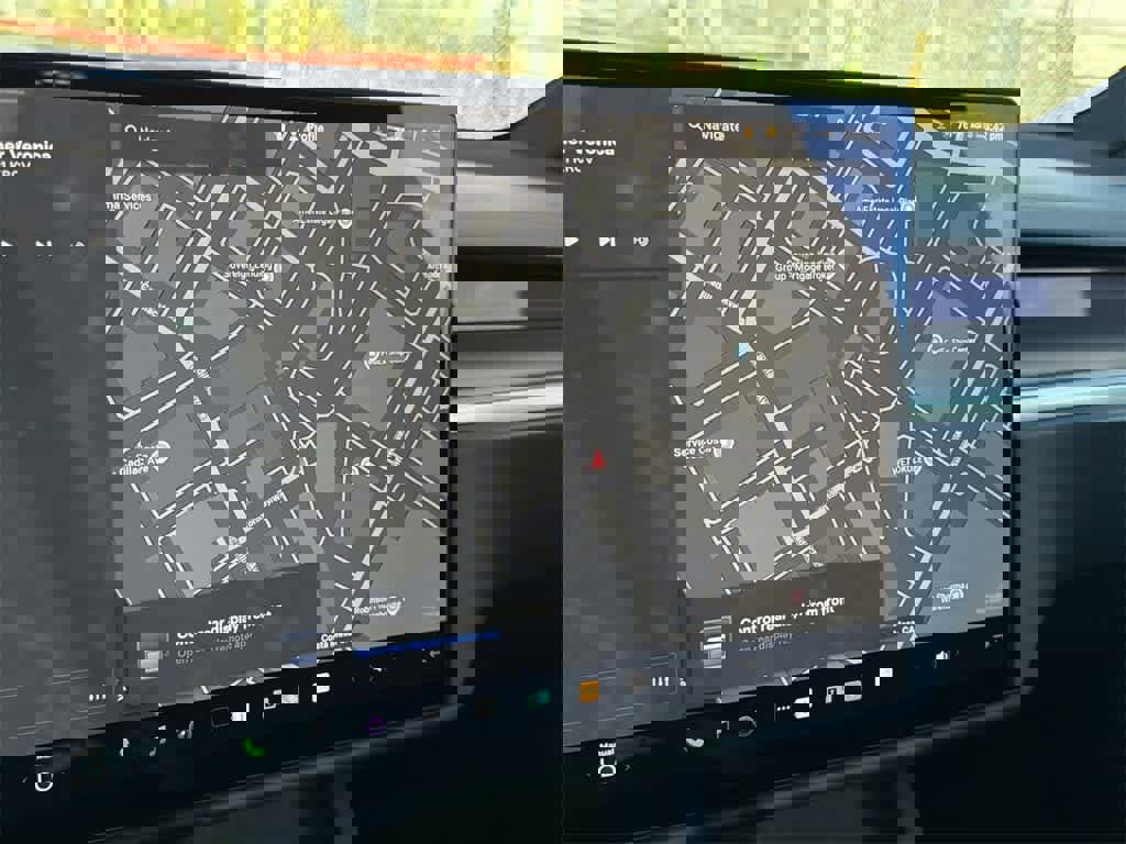 Used 2022 Tesla Model X Plaid image 16