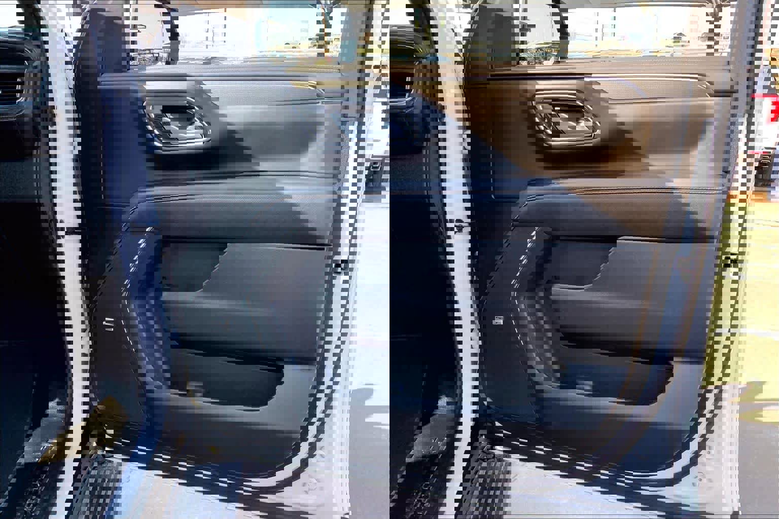 Used 2022 GMC Yukon XL AT4 image 22