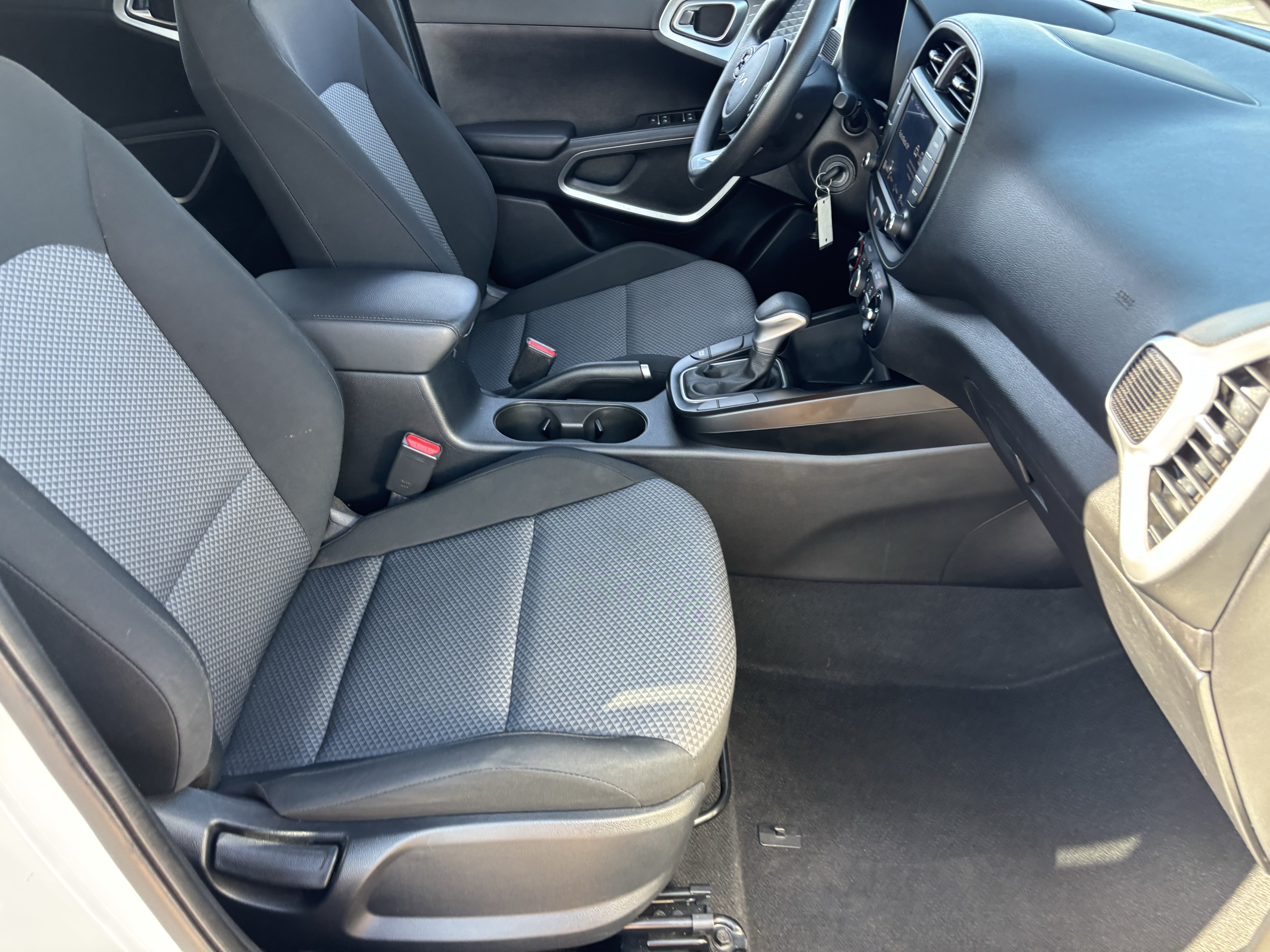Certified 2022 Kia Soul LX w/ Technology Package FWD image 9
