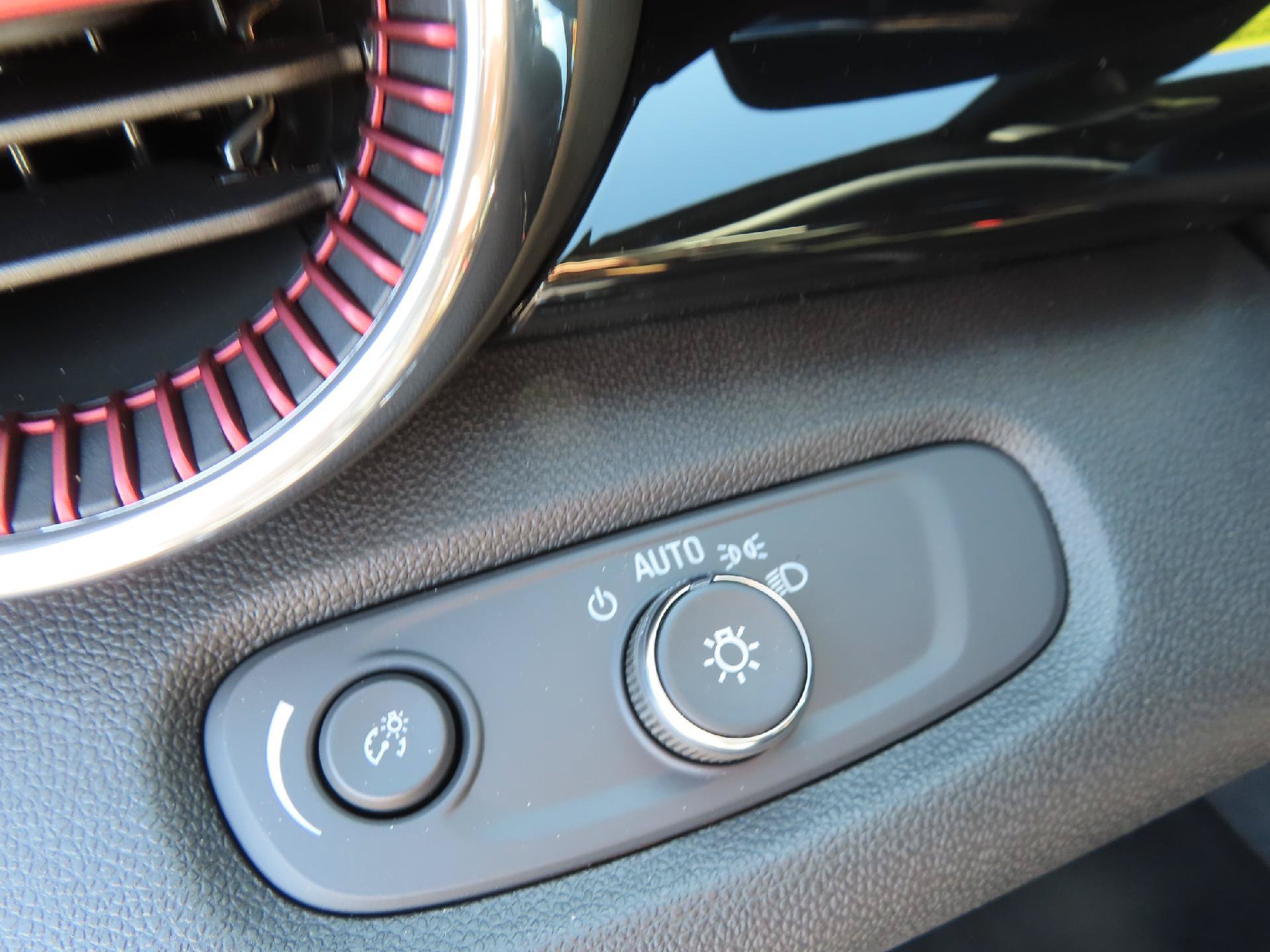 New 2026 Chevrolet Trax RS w/ Sunroof Package FWD image 38