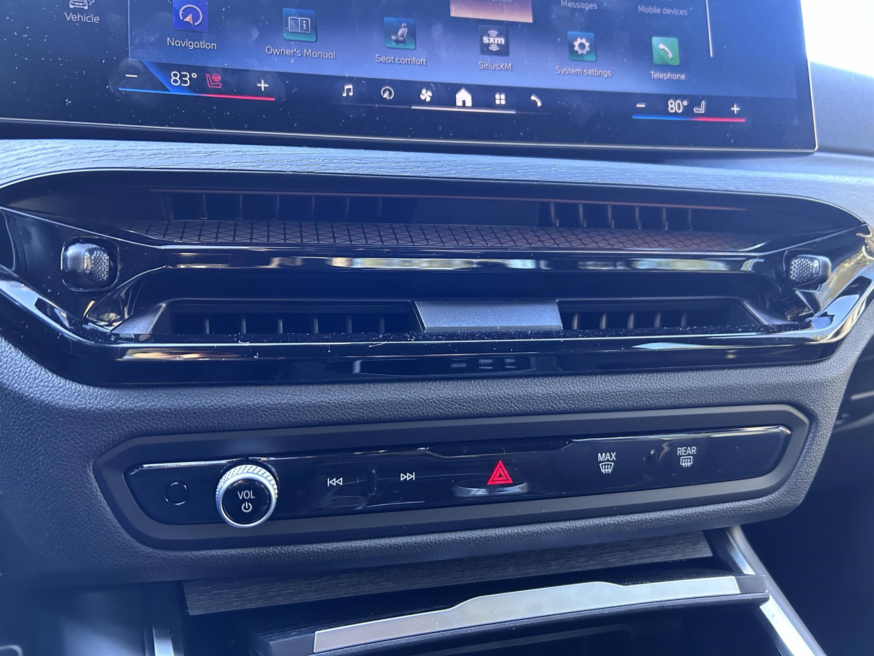 Used 2026 BMW 330i Sedan w/ M Sport Package image 14