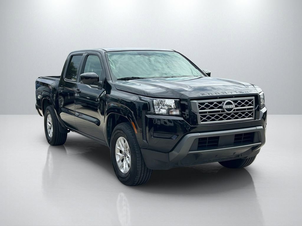Used 2024 Nissan Frontier SV image 3