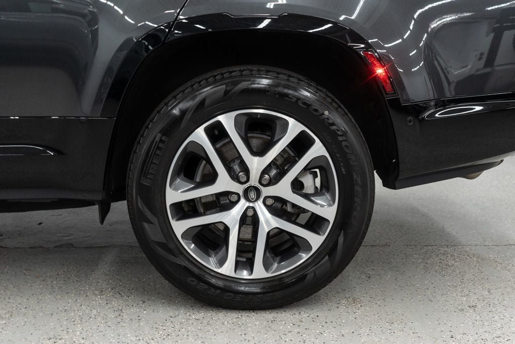 Used 2023 Land Rover Defender 130 X-Dynamic SE AWD/4WD image 40
