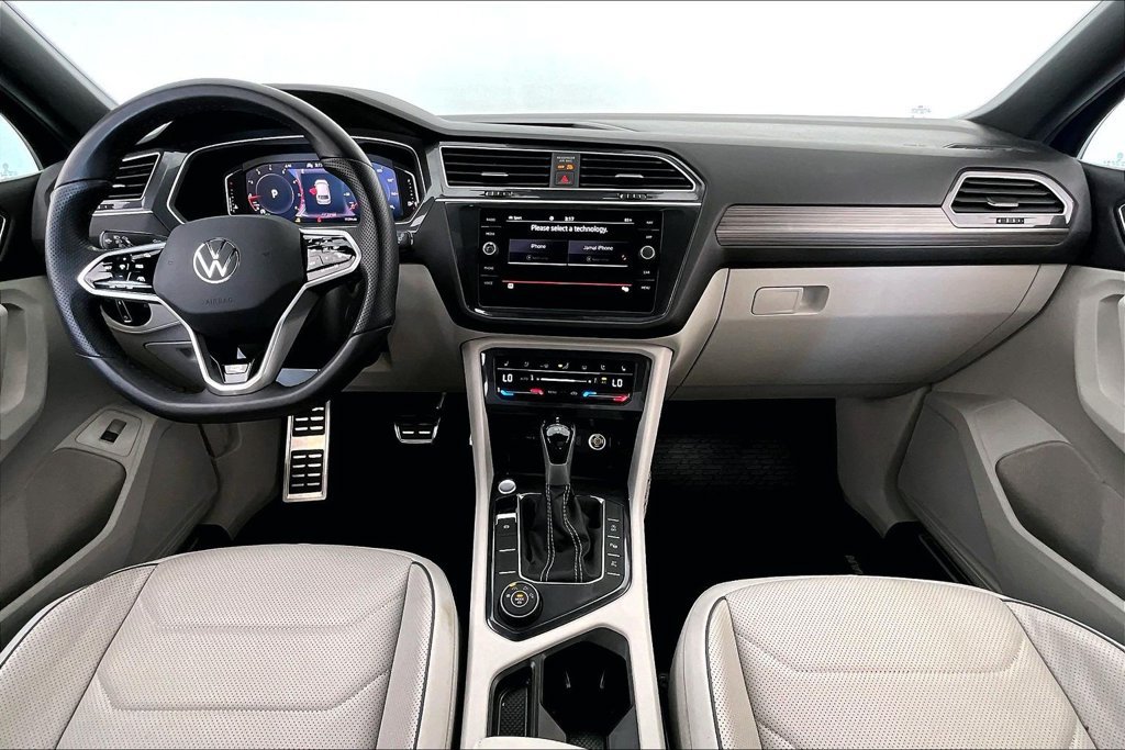 Used 2024 Volkswagen Tiguan SEL R-Line AWD/4WD image 19