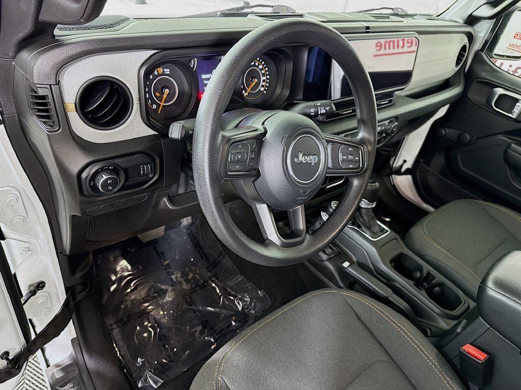 Used 2024 Jeep Gladiator Sport AWD/4WD image 16