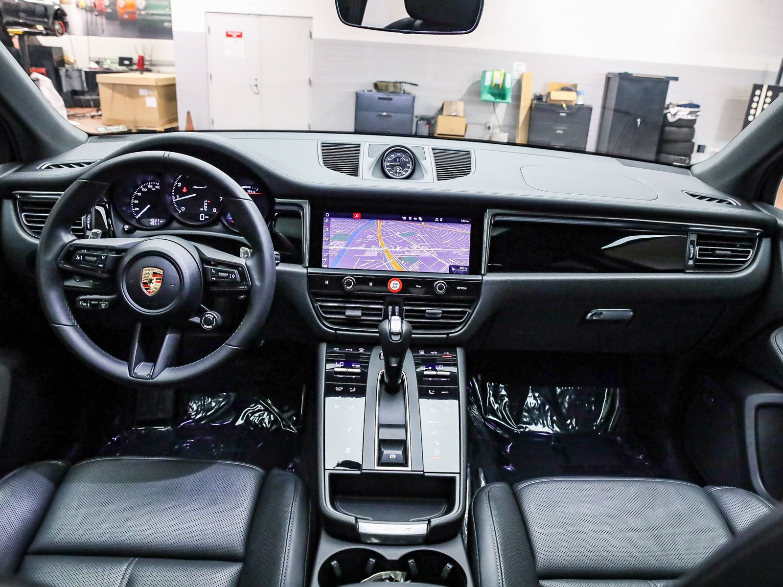 Certified 2025 Porsche Macan Turbo AWD/4WD image 14
