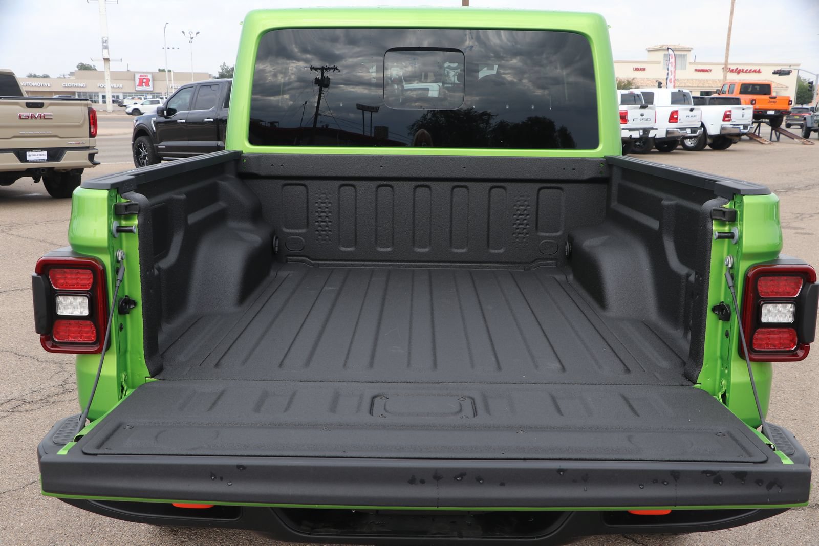 New 2025 Jeep Gladiator Mojave w/ Convenience Group AWD/4WD image 28