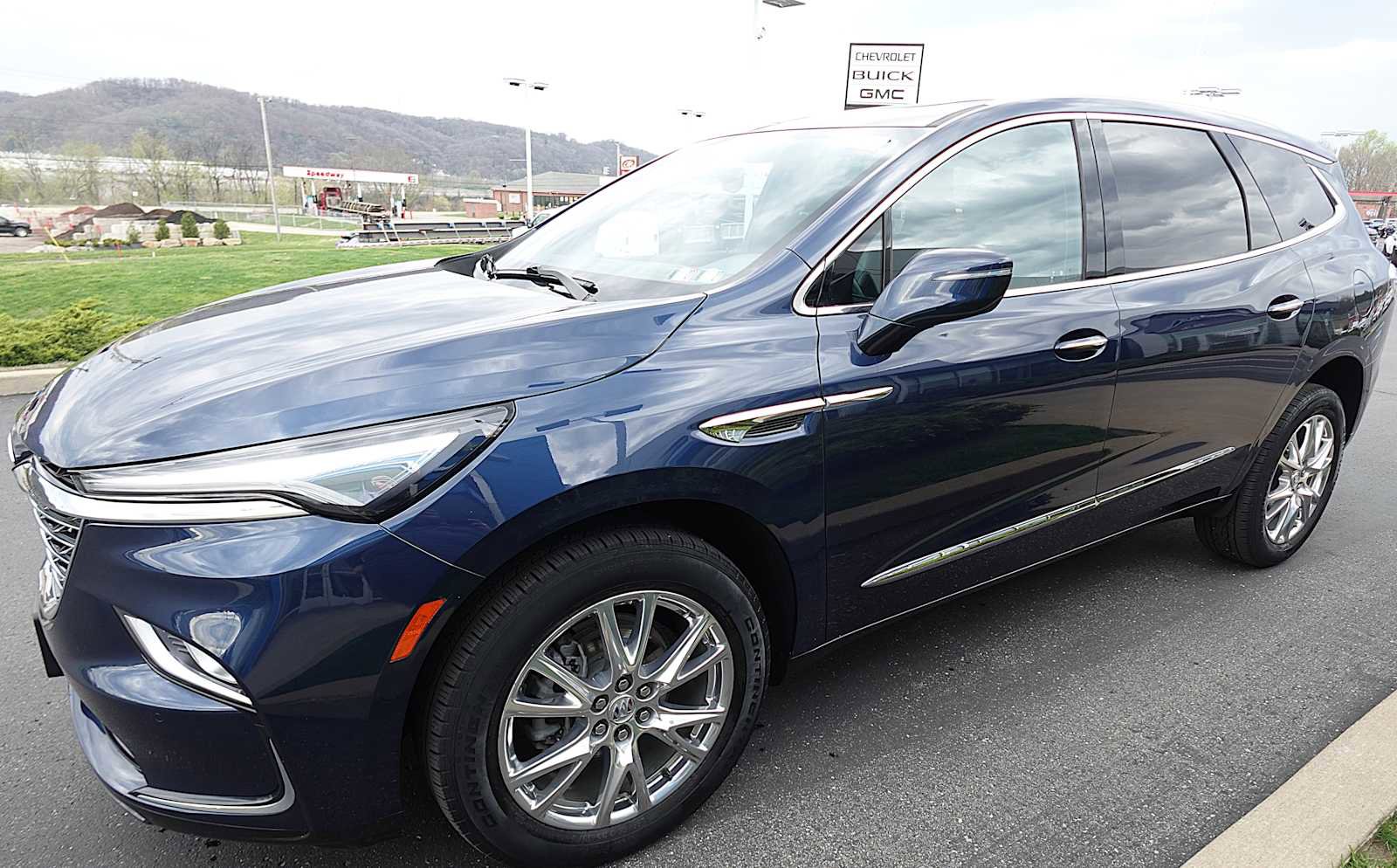 Used 2023 Buick Enclave Essence w/ Experience Buick Package image 6