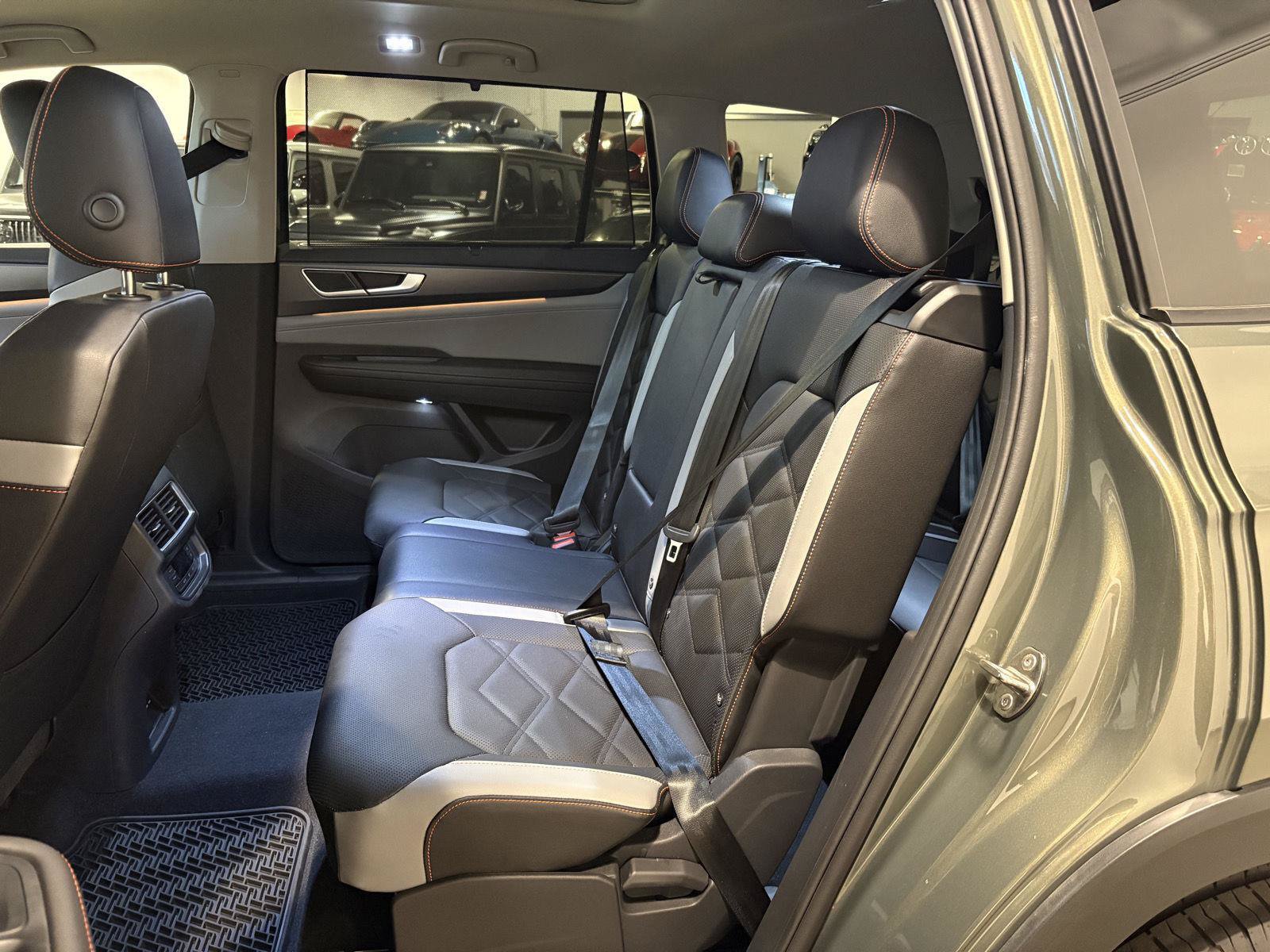 Used 2025 Volkswagen Atlas Peak Edition SE AWD/4WD image 30