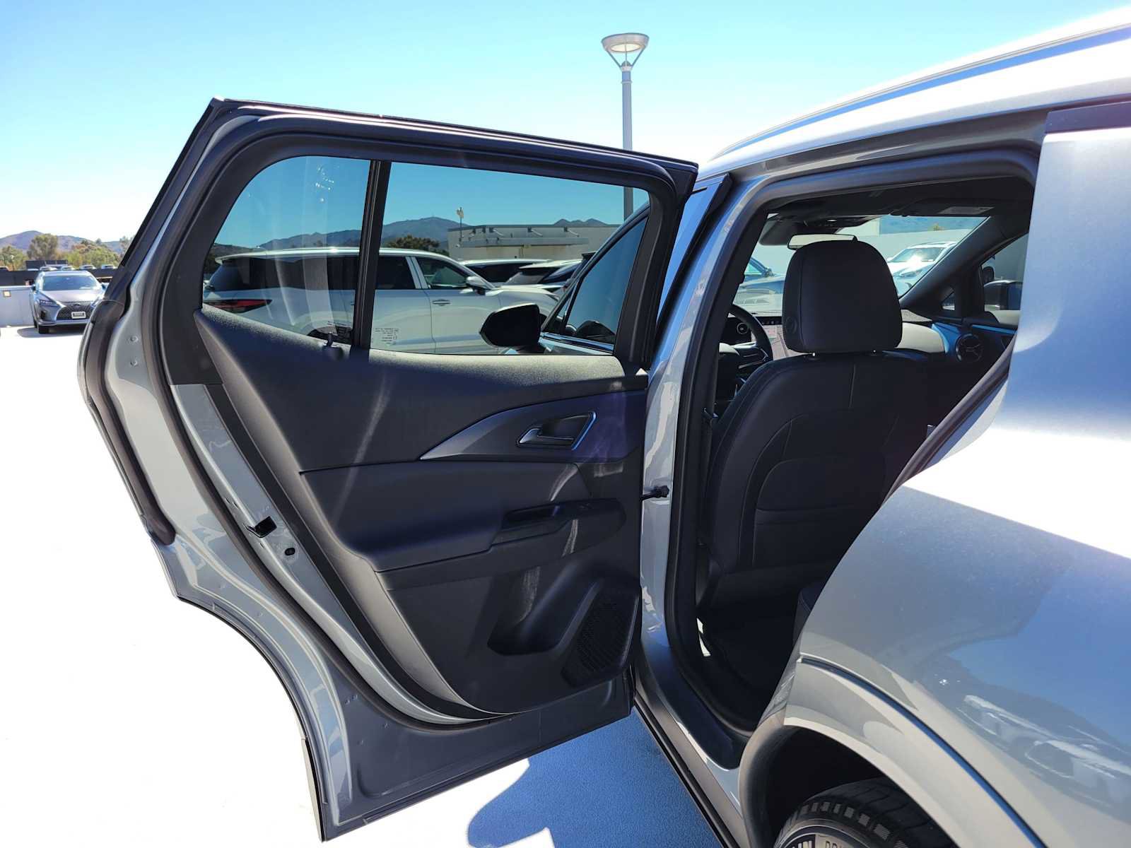 Used 2024 Chevrolet Equinox EV LT FWD image 15