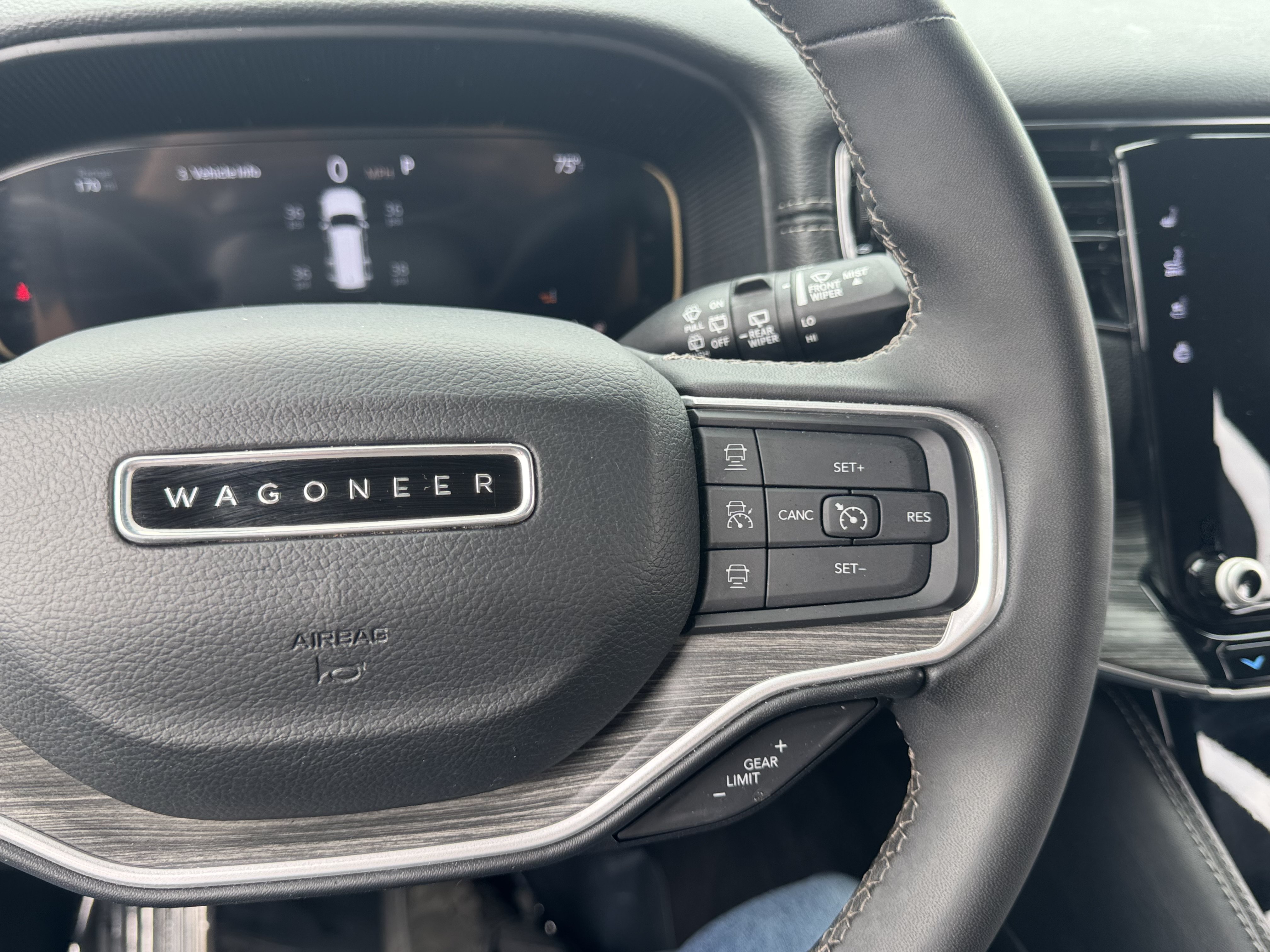 Used 2024 Jeep Wagoneer L Series III w/ Flexible Seating Group AWD/4WD image 25