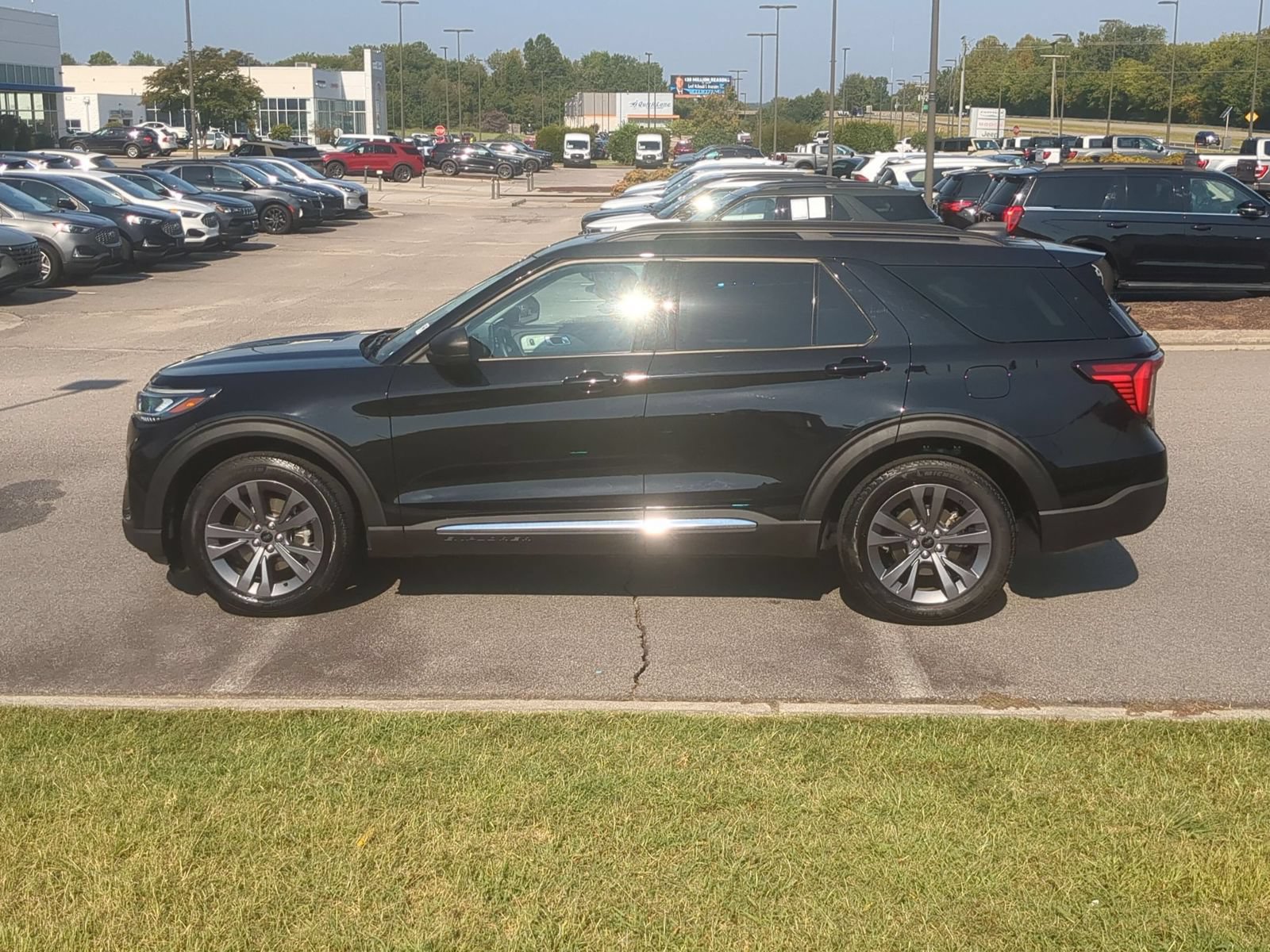 Used 2025 Ford Explorer Active w/ Active Comfort Package AWD/4WD image 6