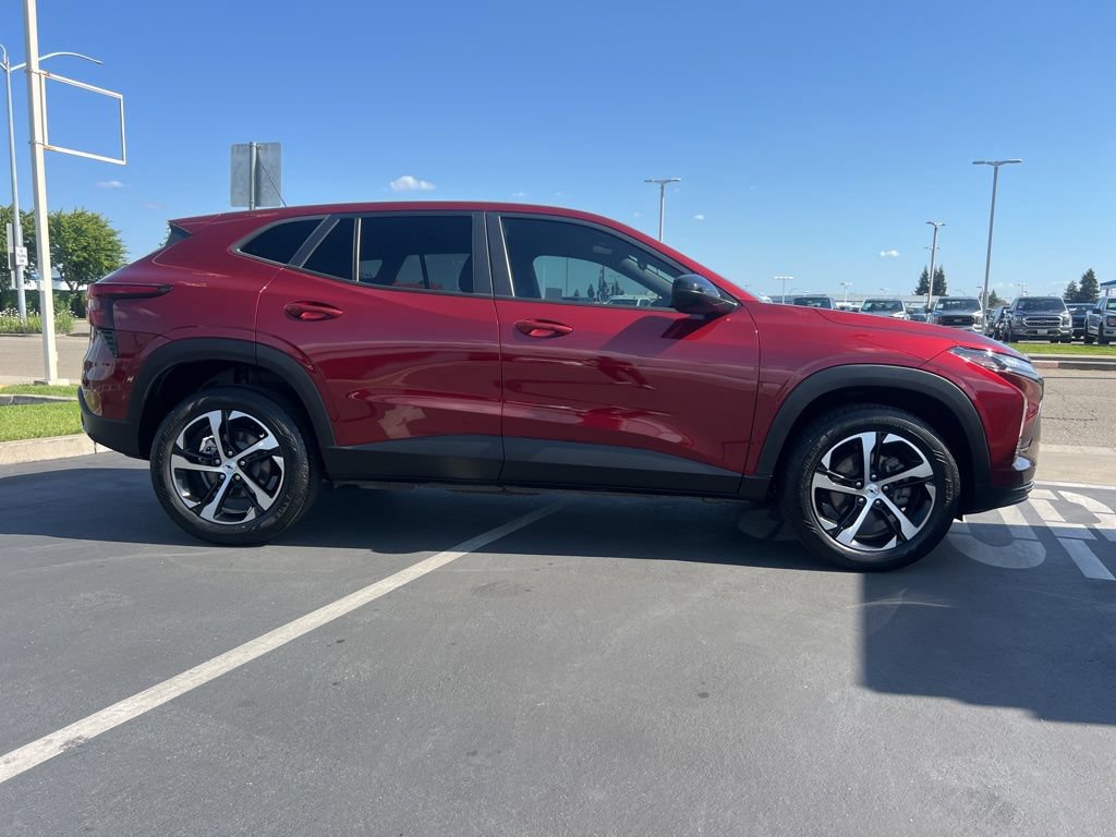 Used 2024 Chevrolet Trax RS w/ Driver Confidence Package FWD image 13