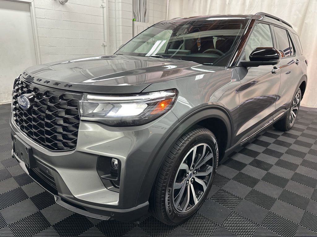 Used 2025 Ford Explorer ST-Line image 5