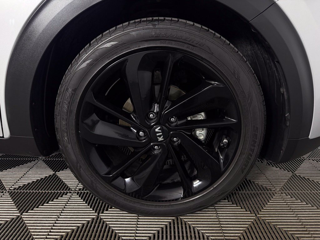 Used 2019 Kia Niro S Touring FWD image 11
