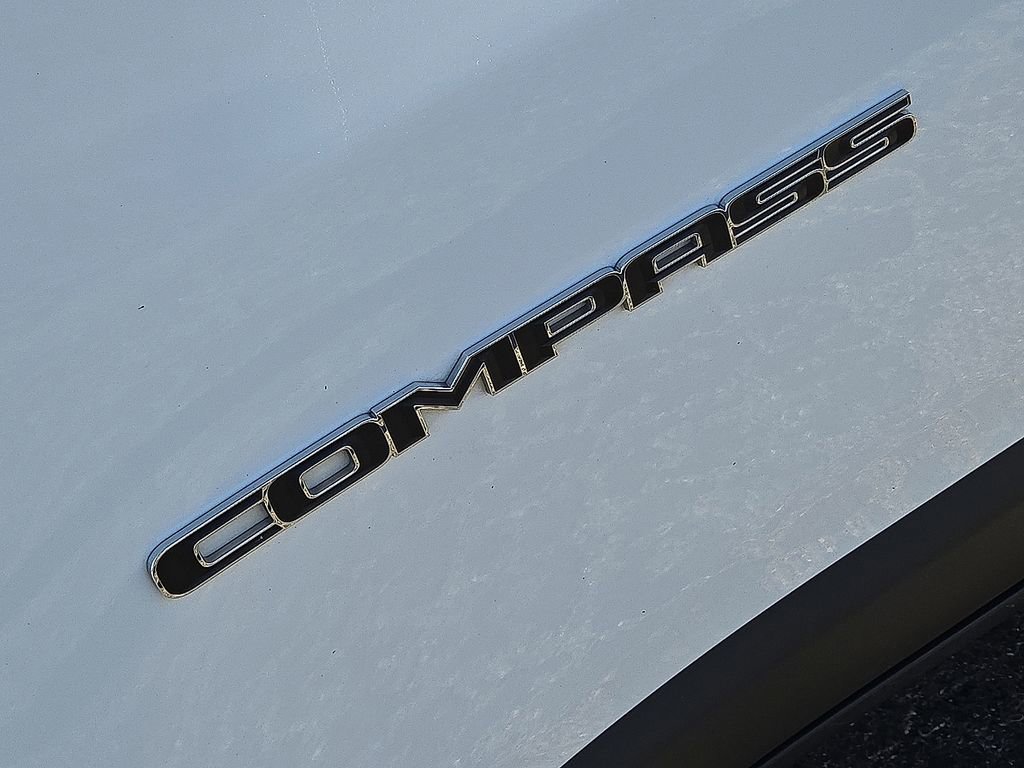 Used 2023 Jeep Compass Limited image 12