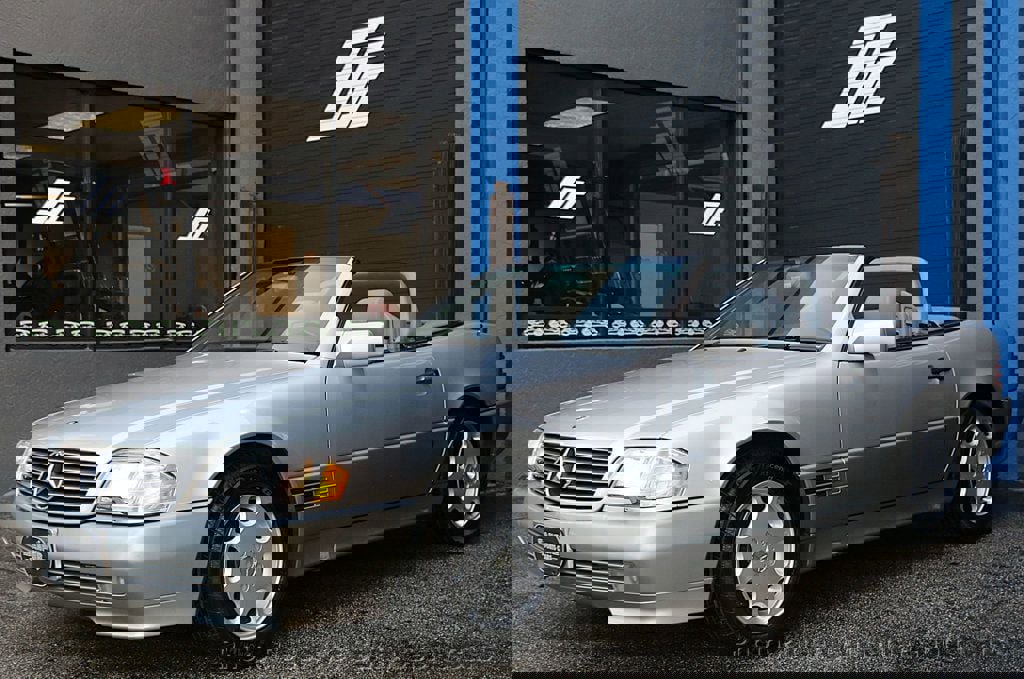 Used 1995 Mercedes-Benz SL 320 image 4