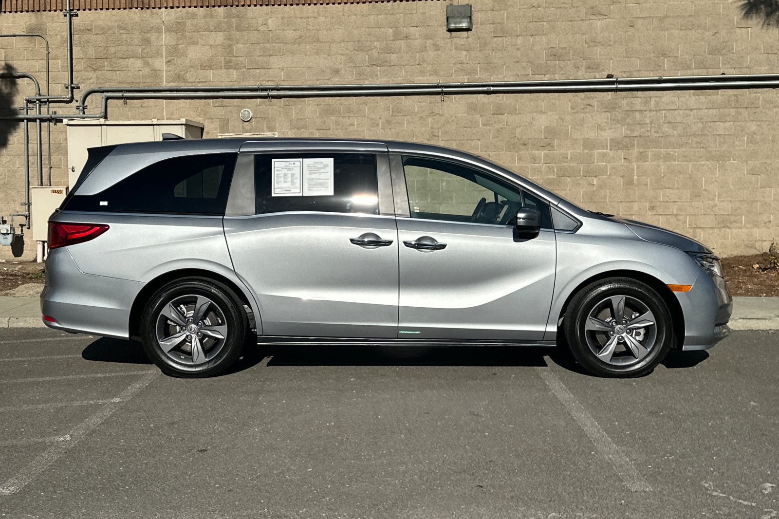 Used 2024 Honda Odyssey EX image 2