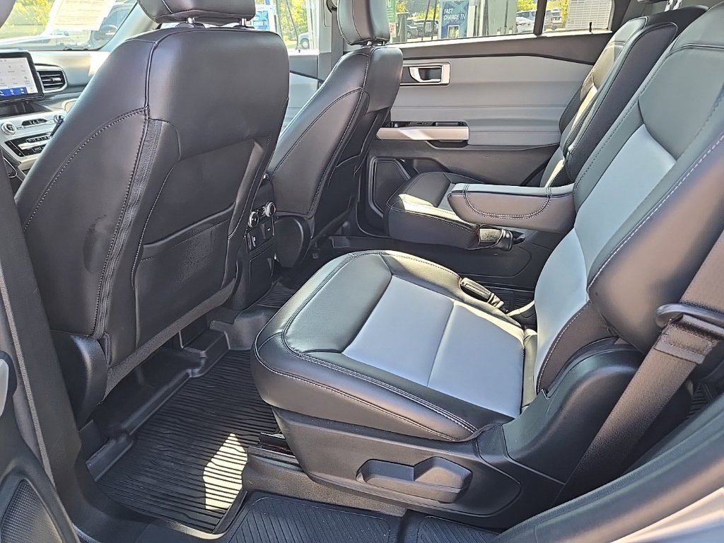 Used 2023 Ford Explorer XLT w/ Equipment Group 202A AWD/4WD image 11