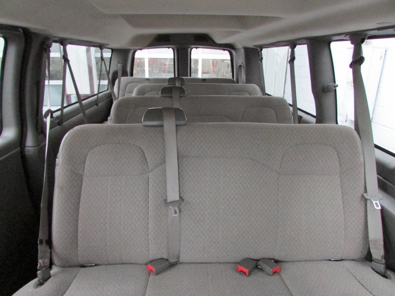 Used 2020 Chevrolet Express 3500 LS RWD image 9