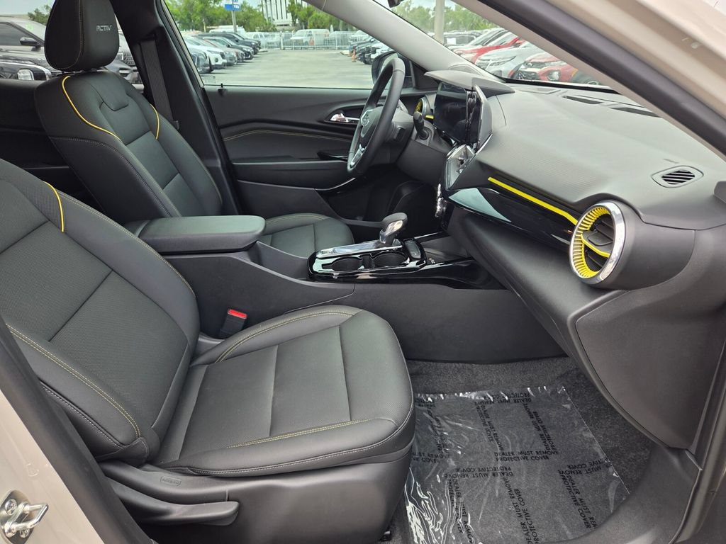 Used 2026 Chevrolet Trax ACTIV w/ Sunroof Package FWD image 15
