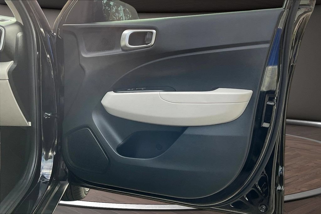 Used 2022 Hyundai Venue SEL FWD image 30