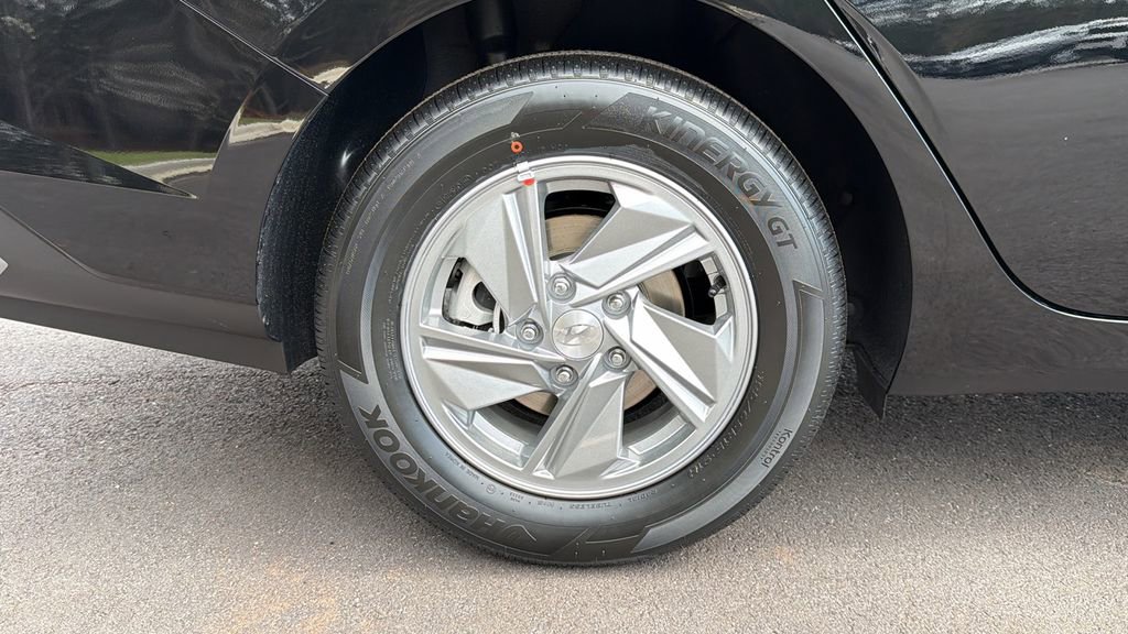 New 2026 Hyundai Elantra SE image 17
