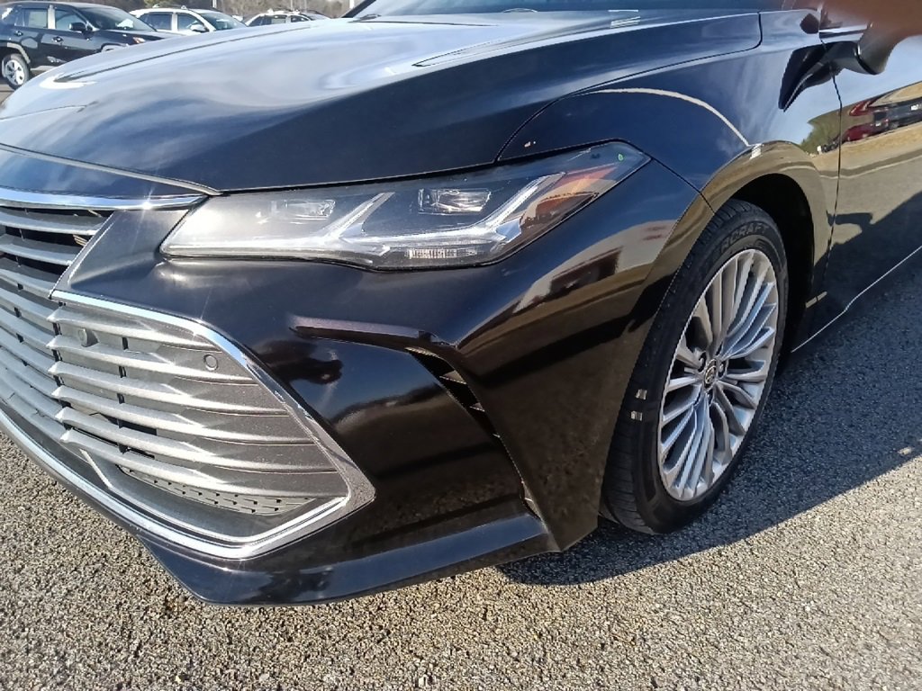 Used 2021 Toyota Avalon Limited image 9