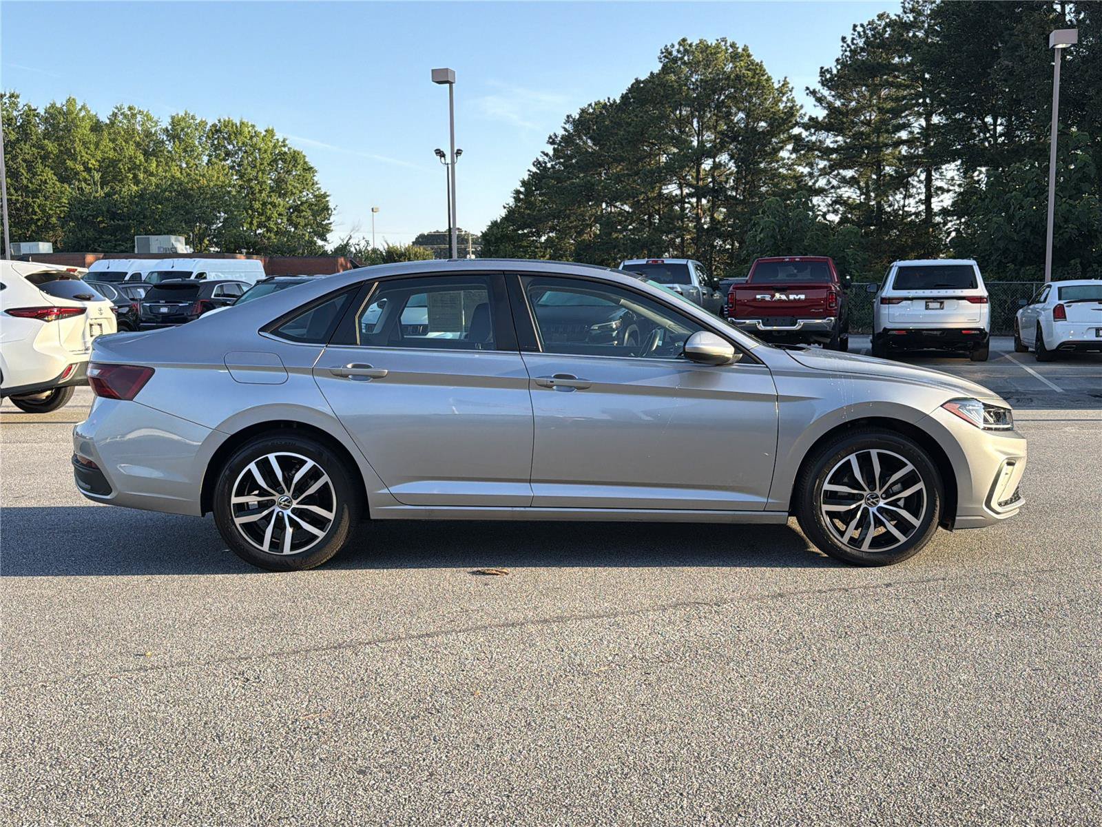 Used 2026 Volkswagen Jetta SE FWD image 4
