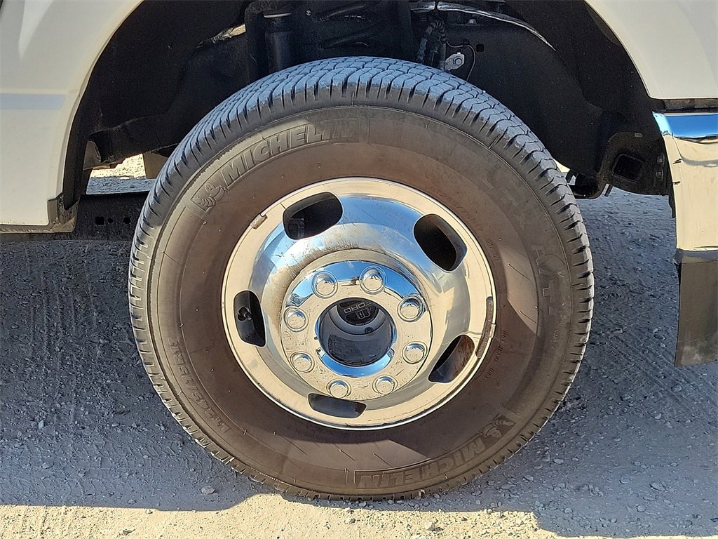 Used 2024 Ford F350 Lariat w/ Camper Package image 14