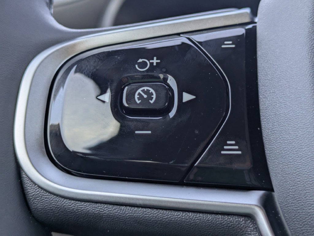 New 2025 Volvo XC90 B6 Core w/ Climate Package AWD/4WD image 27