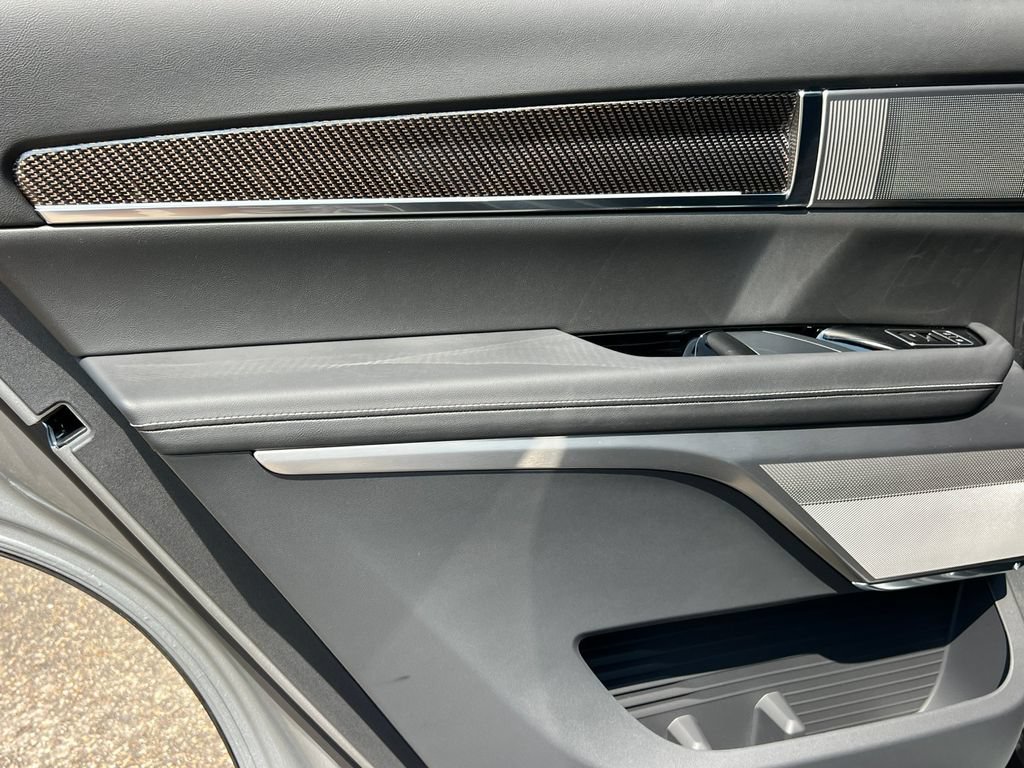 New 2027 Cadillac Vistiq Sport w/ LPO, Floor Liner Package AWD/4WD image 32