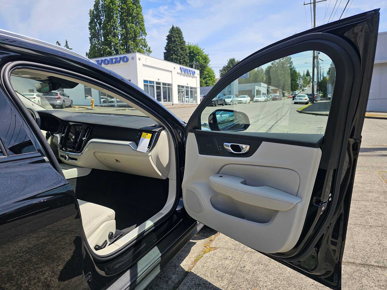 New 2026 Volvo V60 B5 Cross Country Plus w/ Protection Package Premier AWD/4WD image 10