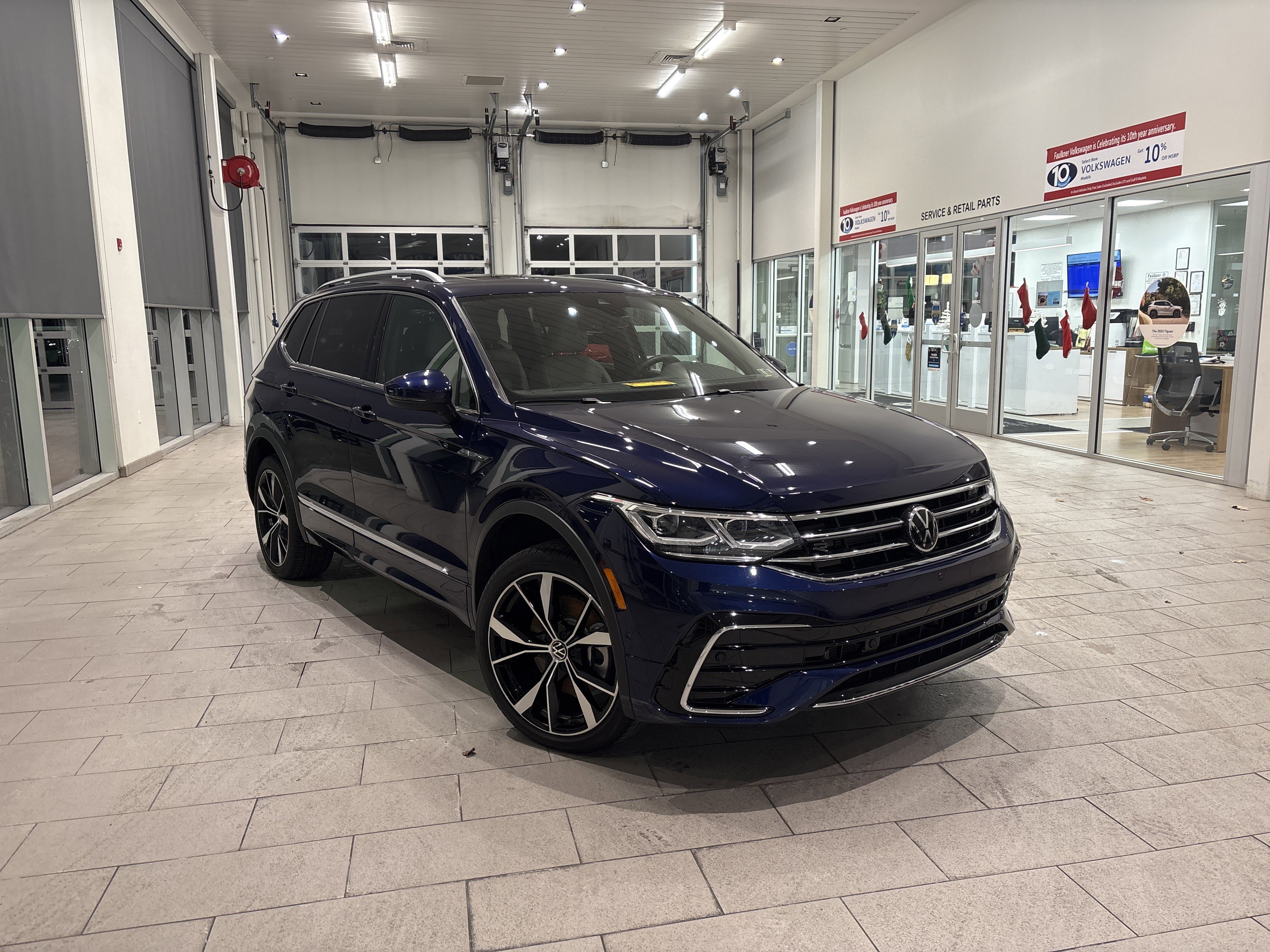 Used 2023 Volkswagen Tiguan SEL R-Line image 3