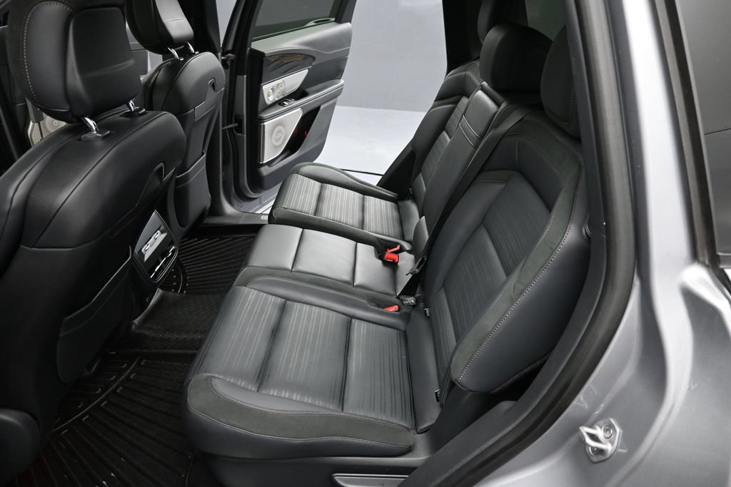 Used 2025 Lincoln Nautilus Reserve AWD/4WD image 21