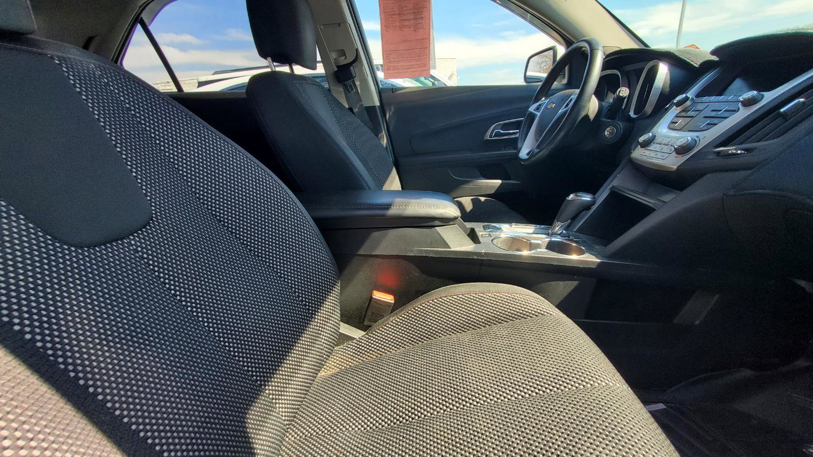 Used 2017 Chevrolet Equinox LT w/ Convenience Package image 4