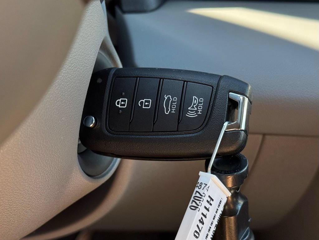 Used 2026 Hyundai Elantra SE FWD image 27