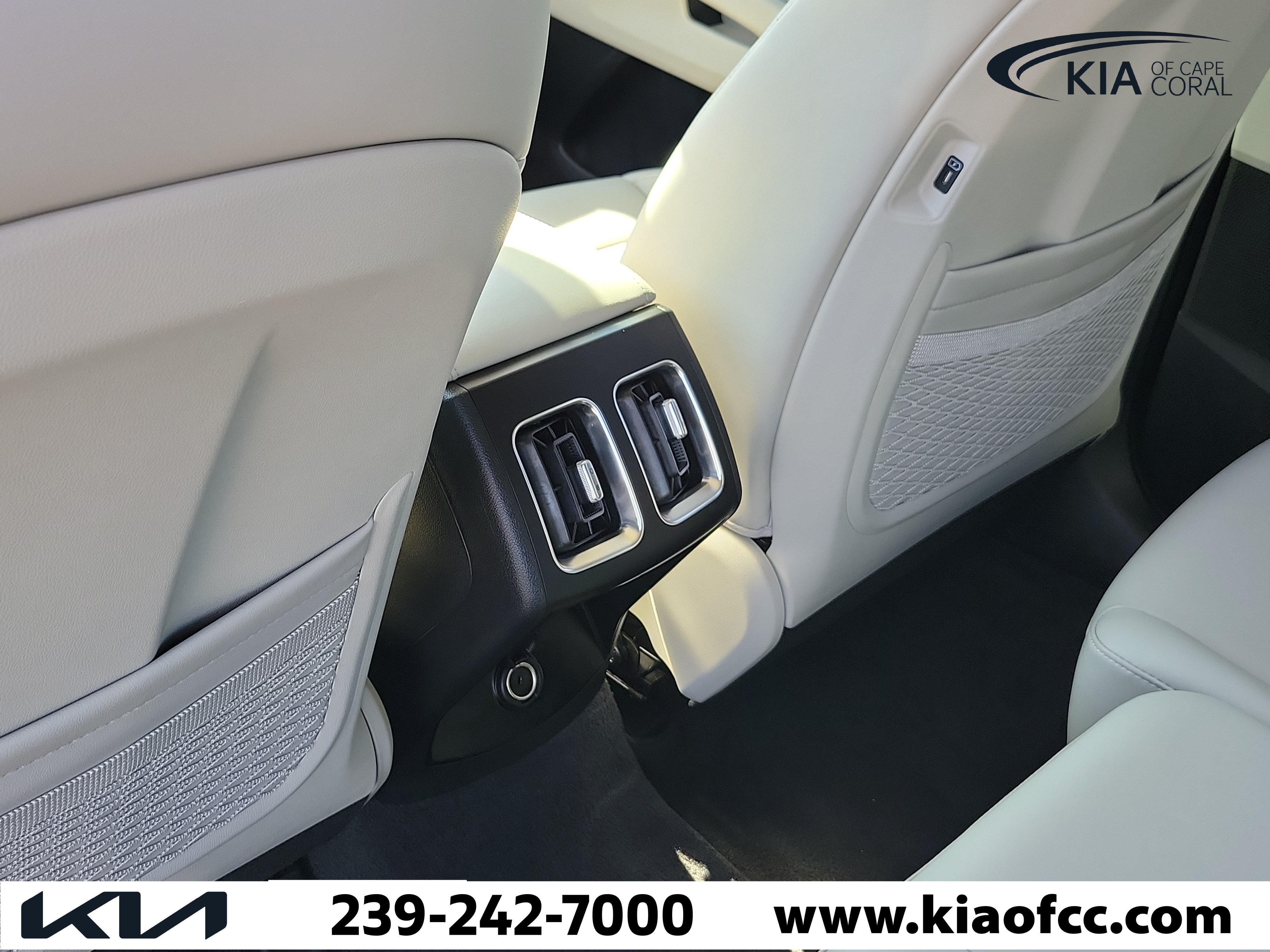 Certified 2025 Kia Sorento S w/ Panoramic Sunroof Package FWD image 13
