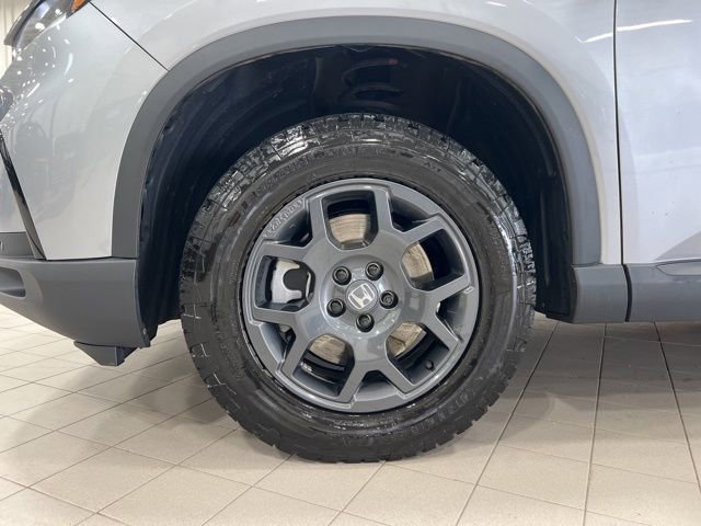 Used 2025 Honda Pilot TrailSport image 23