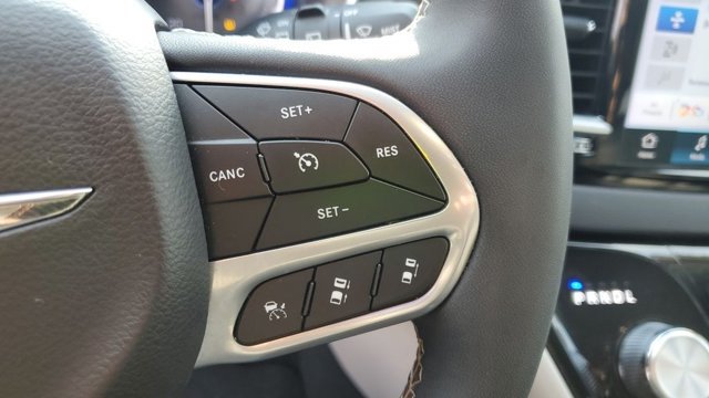 Used 2024 Chrysler Pacifica Touring-L FWD image 11