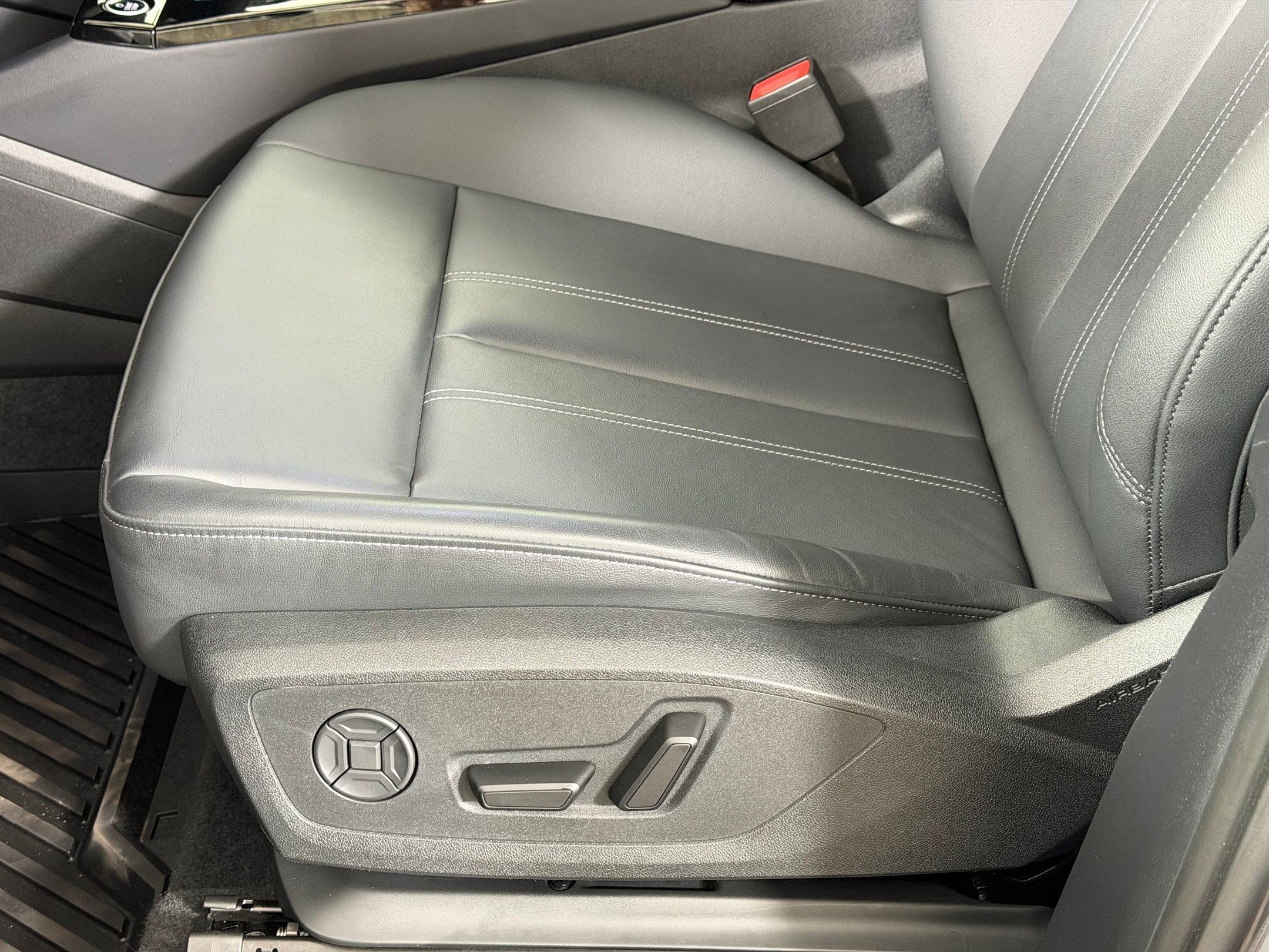 Used 2025 Audi Q6 e-tron Premium w/ Convenience Package AWD/4WD image 14