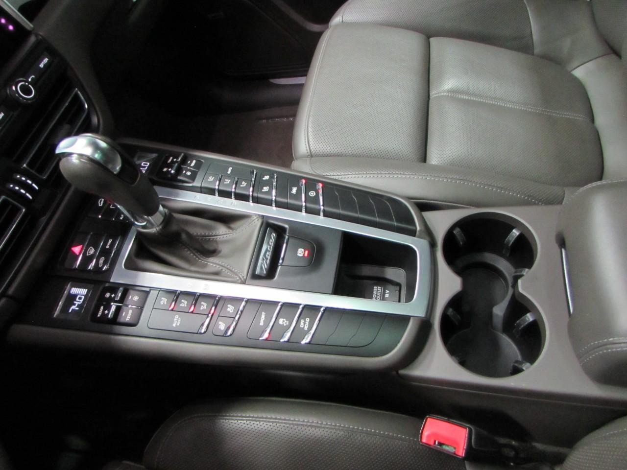 Used 2021 Porsche Macan S AWD/4WD image 33