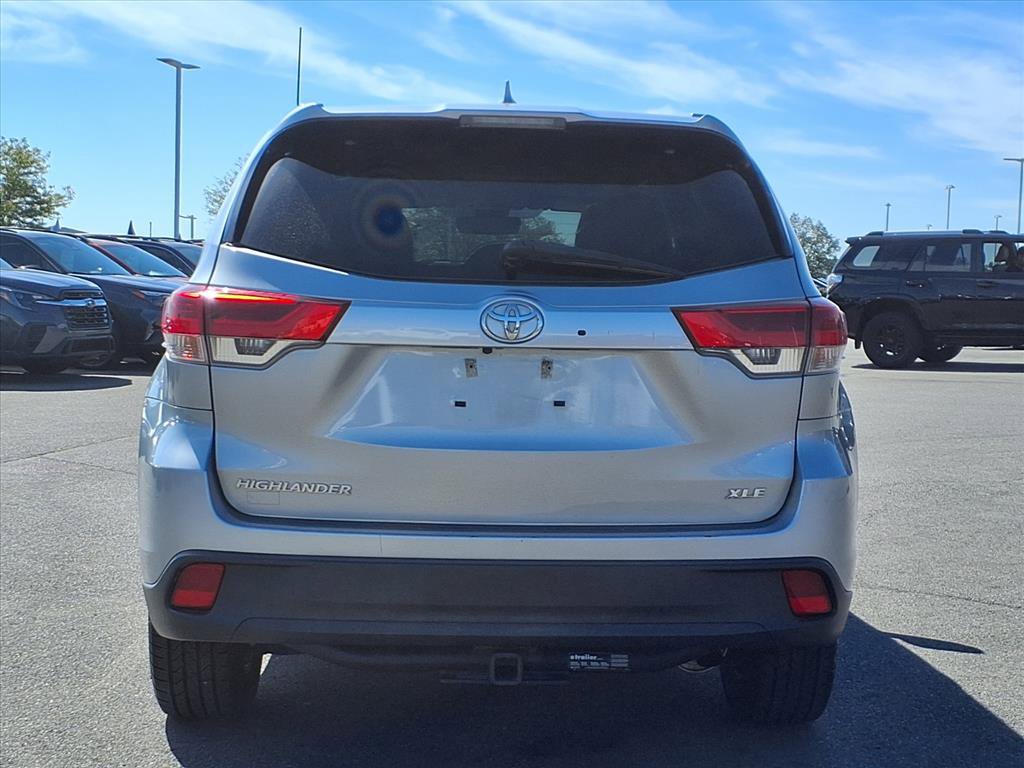 Used 2019 Toyota Highlander XLE image 5