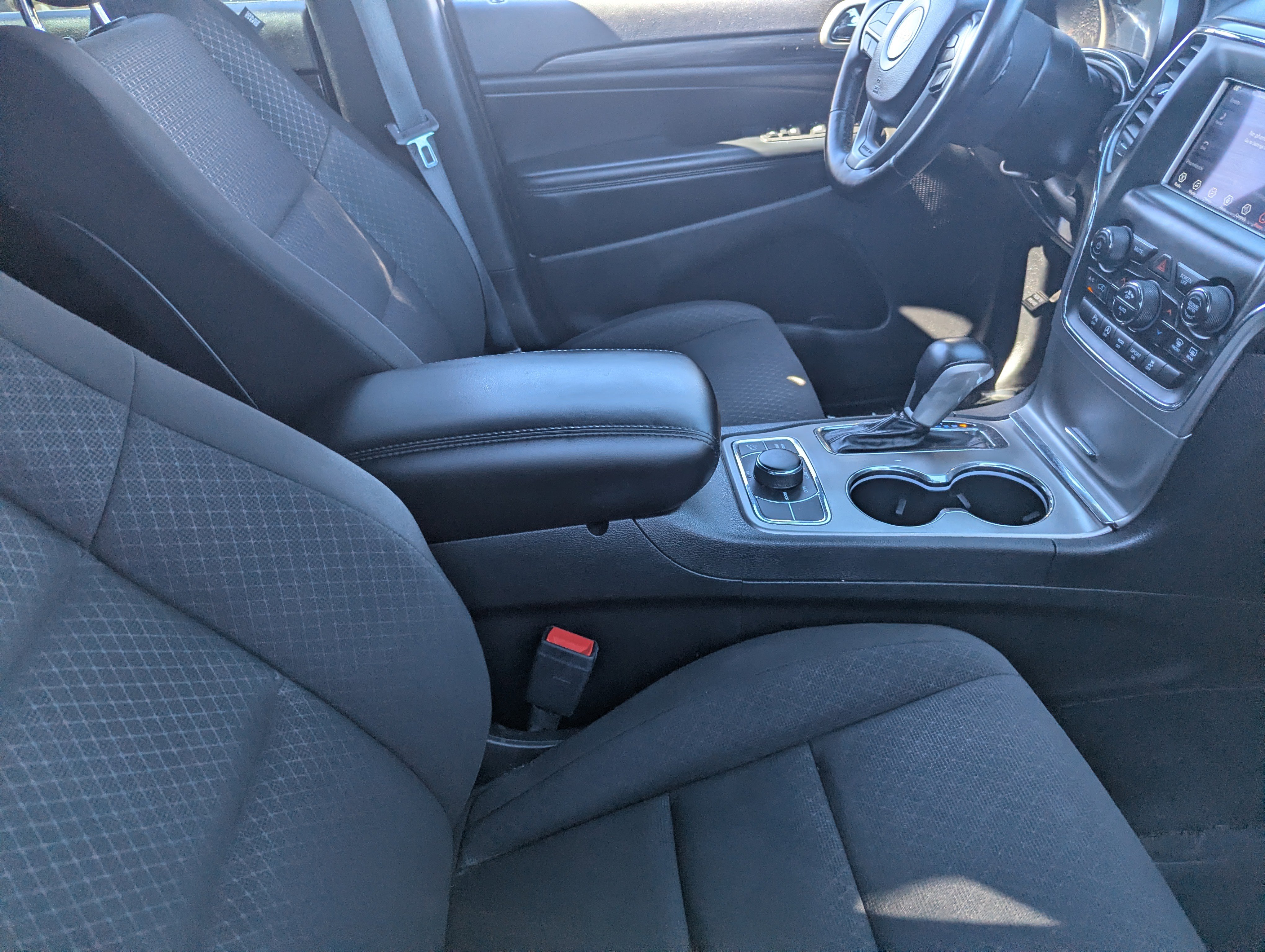 Used 2021 Jeep Grand Cherokee Laredo AWD/4WD image 10