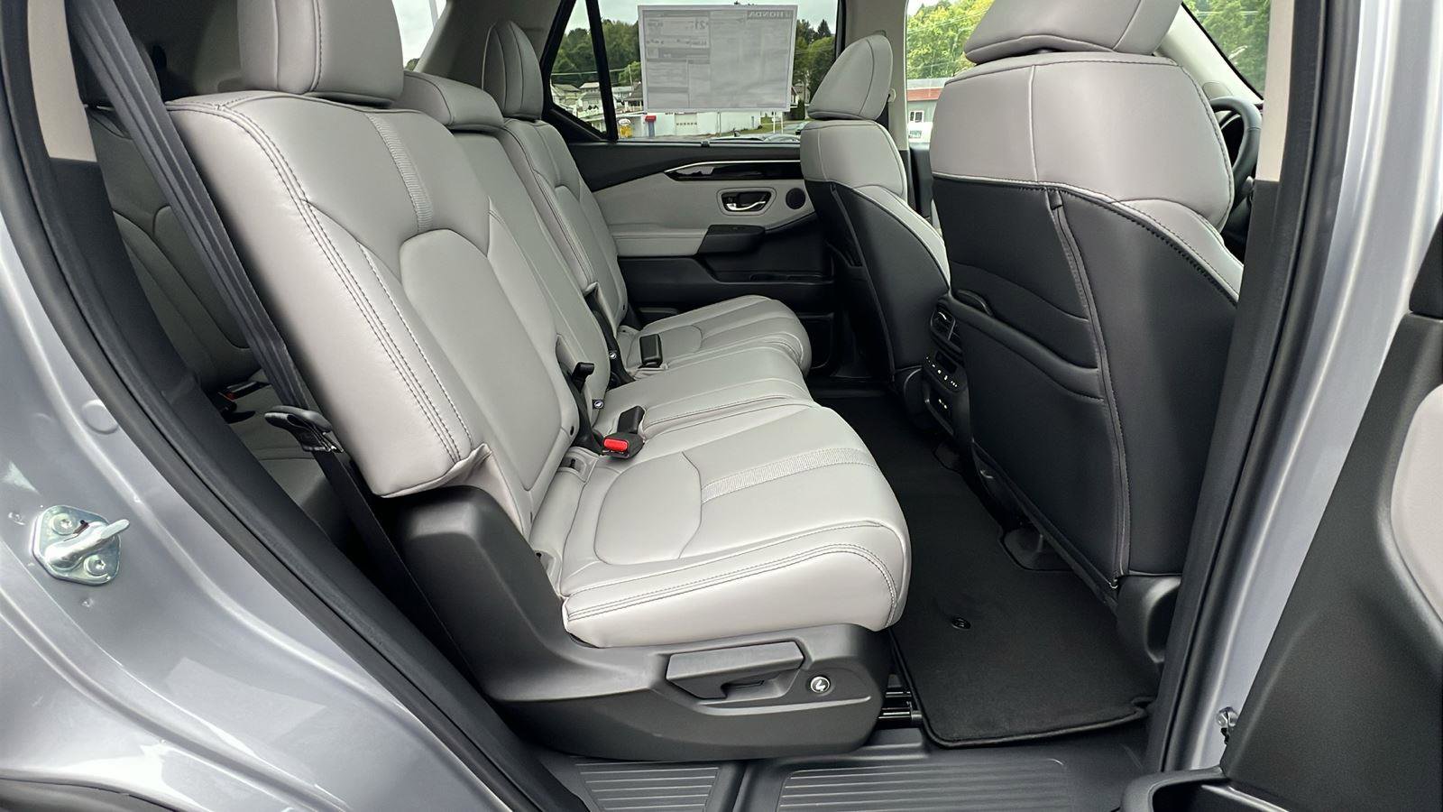 New 2025 Honda Pilot Touring image 15