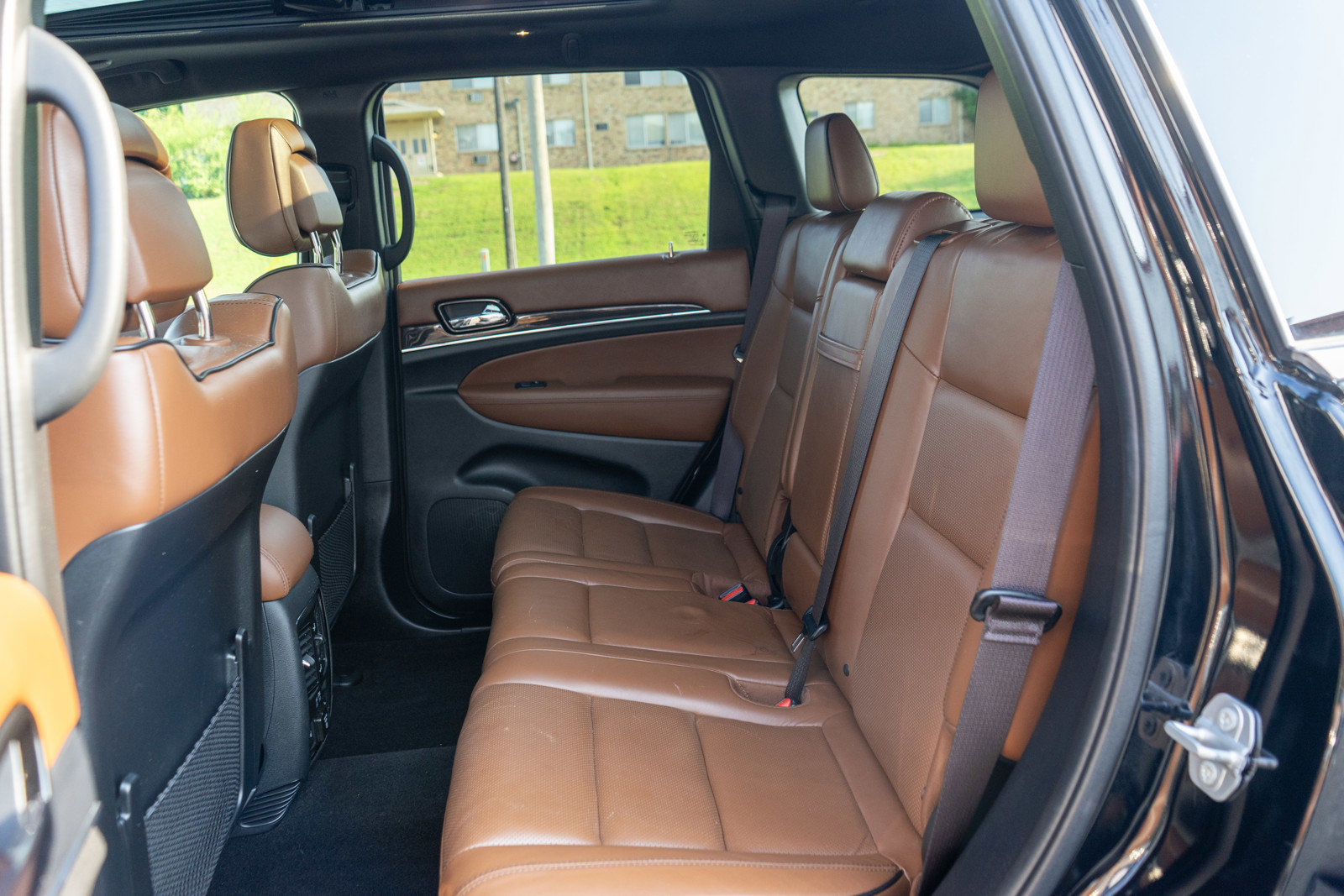 Used 2020 Jeep Grand Cherokee Overland AWD/4WD image 30