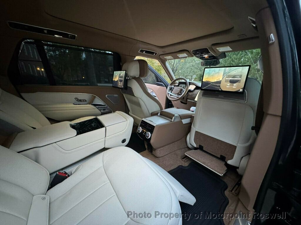 Used 2025 Land Rover Range Rover SV AWD/4WD image 60