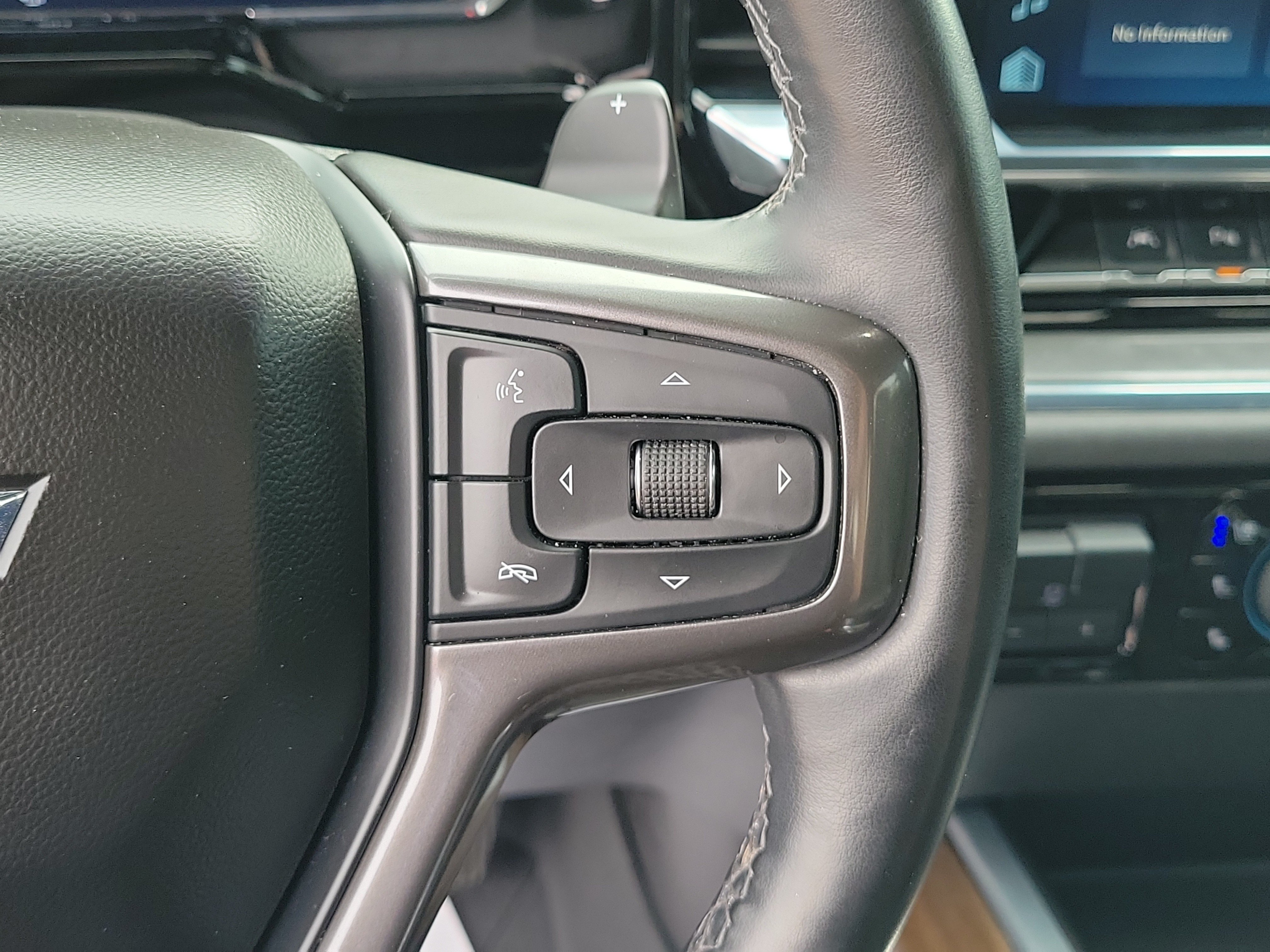 Used 2023 Chevrolet Silverado 1500 High Country w/ High Country Premium Package AWD/4WD image 23