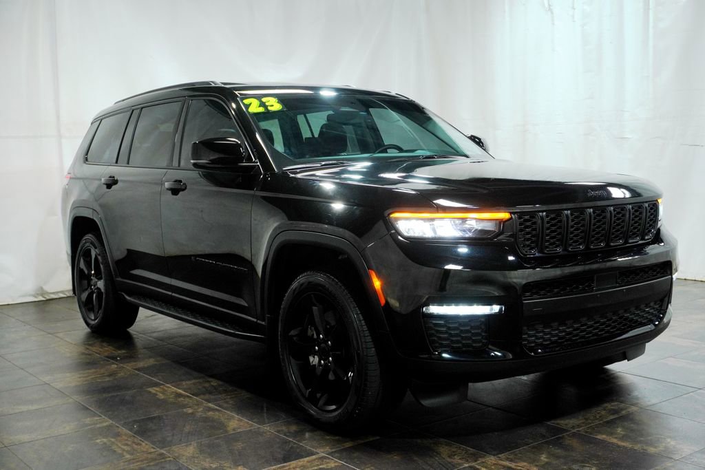 Used 2023 Jeep Grand Cherokee L Limited w/ Black Appearance Package AWD/4WD video 1